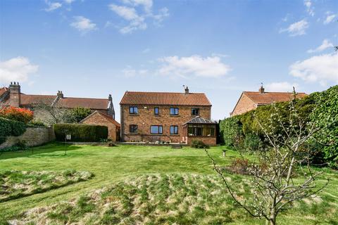 5 bed property, in Tockwith Road, £695,000