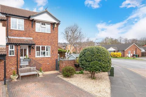 3 bed property, in 56 Roman Wharf + detached Studio Annex: Lincoln, £365,000