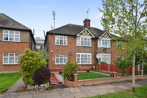 2 bed property, in Beechcroft Avenue, £300,000