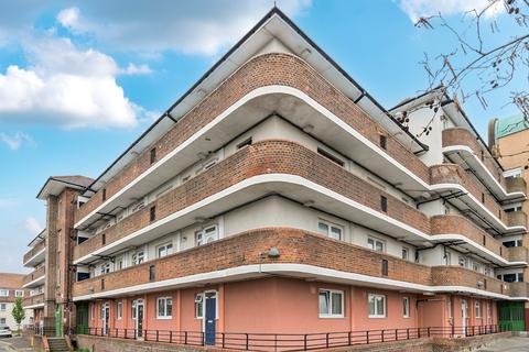 3 bed property, in Barnfield Road, £265,000