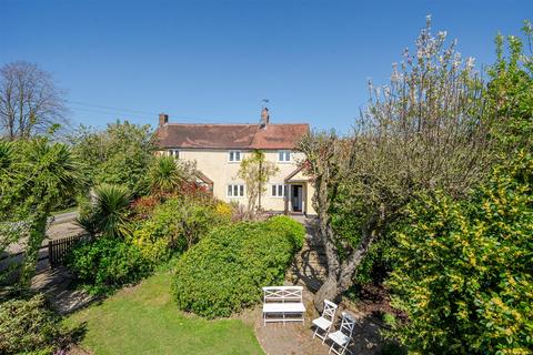 4 bed property, in Barncroft, £500,000