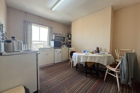 4 bed property, in West Avenue, £99,950