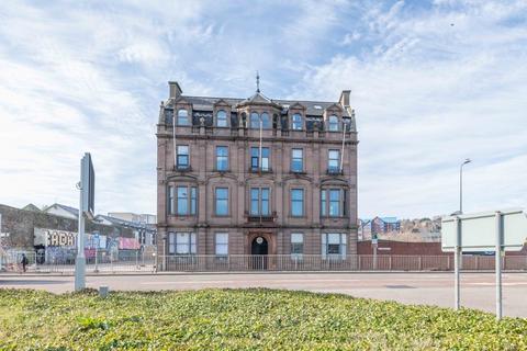 2 bed property, in East Dock Street, £161,000