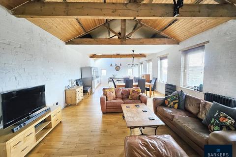 3 bed property, in The Old Warehouse, £375,000