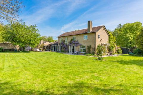 6 bed property, in High Street, £900,000