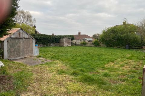 Land, in Sternthorpe Close, £85,000