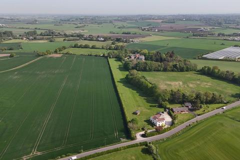 5 bed property, in 5 Bedrooms - 4 Acres of Land - Moss Lane, £995,000