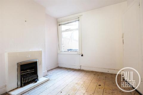 3 bed property, in Worthing Road, £110,000