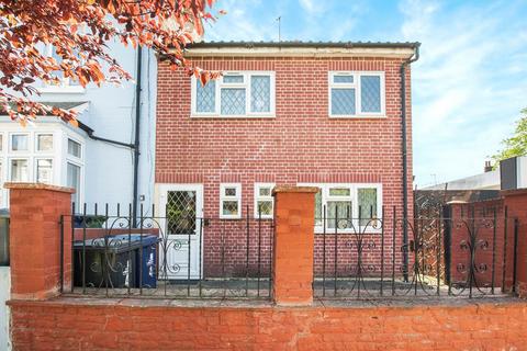 3 bed property, in Faraday Road, £500,000