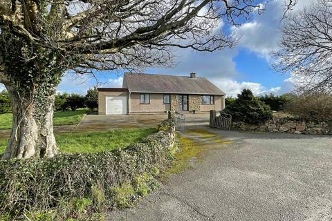 3 bed property, in Tyn Lon, £265,000