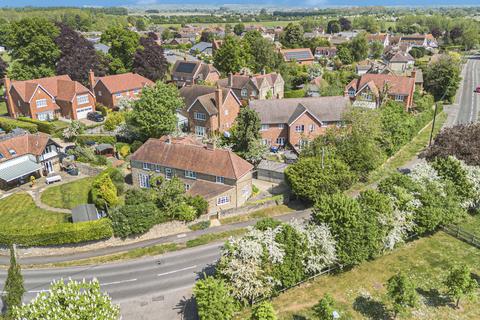 5 bed property, in Packhorse Lane, £650,000