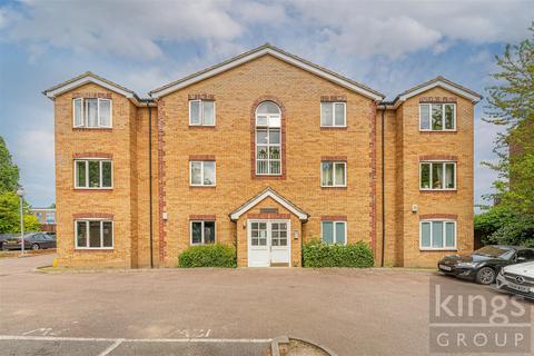 2 bed property, in Billet Road, £325,000