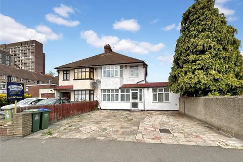 4 bed property, in Hatherley Crescent, £599,995