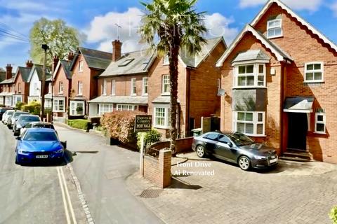 4 bed property, in Detached 4 Double Bed- Garden & Garage Cental Marlow, £1,250,000