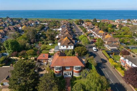 4 bed property, in Westbrook Avenue, £900,000