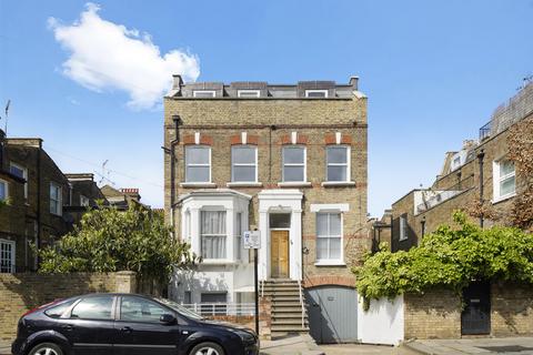 1 bed property, in Coomassie Road, £375,000