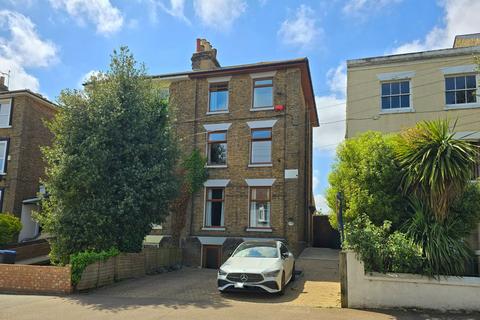 6 bed property, in Grange Road, £650,000