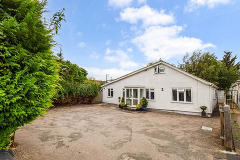 6 bed property, in Mead Way, £725,000
