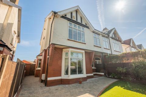 4 bed property, in Links View, £390,000