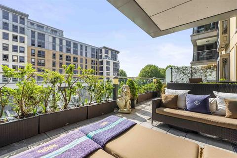 2 bed property, in Regency House, £1,000,000