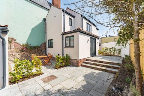 3 bed property, in Louden Road, £365,000