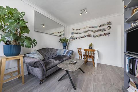 2 bed property, in Durnsford Road, £325,000