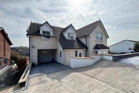 6 bed property, in Stradey Hill, £565,000