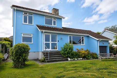 4 bed property, in Paradise Road, £400,000