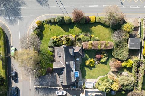 4 bed property, in Belmont Avenue, £675,000