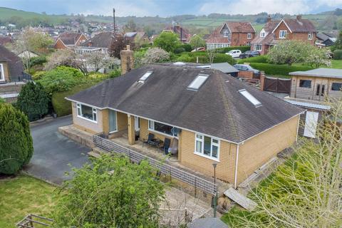 5 bed property, in Llanerch, £375,000