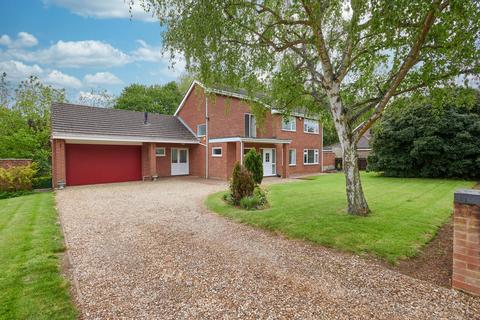 4 bed property, in Kilborn Close, £568,000