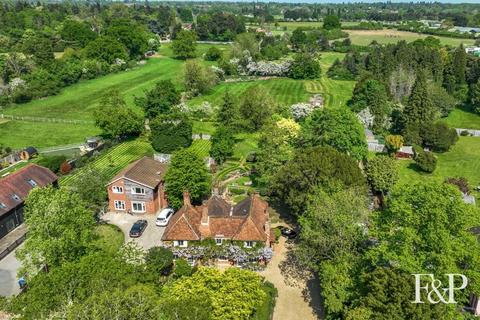 5 bed property, in Stoke Green, £1,600,000