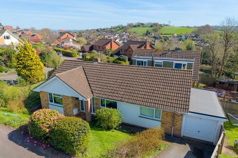 3 bed property, in Chapel Downs Road, £350,000