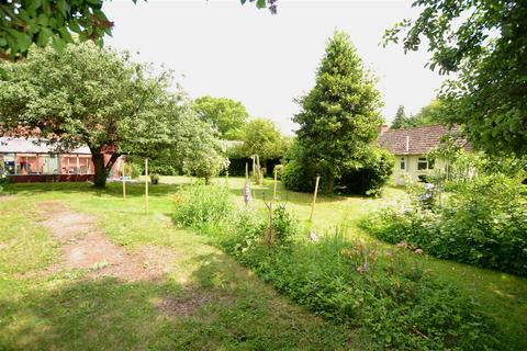 2 bed property, in Mill Street, £400,000
