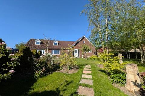 4 bed property, in High Green, £495,000