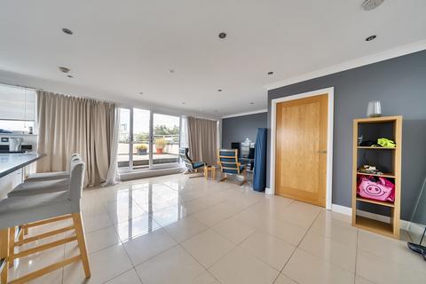 2 bed property, in Orchard Place, £325,000