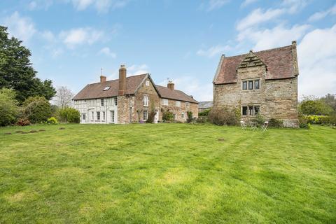 7 bed property, in House, £1,900,000
