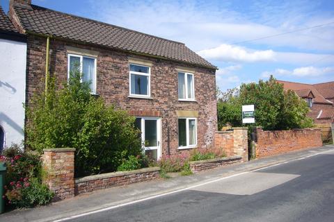 3 bed property, in Main Street, £320,000