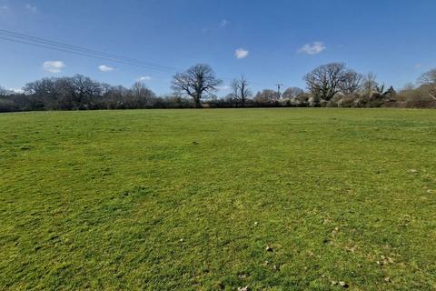 Land, in Kings Lane, £135,000
