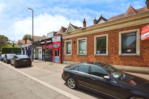 4 bed property, in Wimborne Road, £240,000