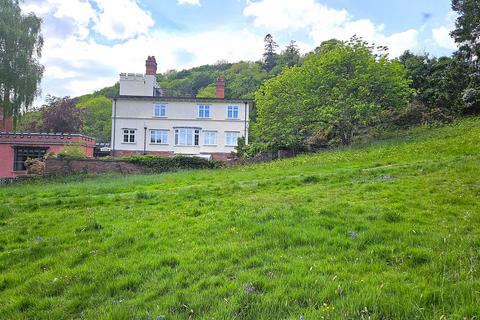 3 bed property, in 4 Victoria Court, £269,950