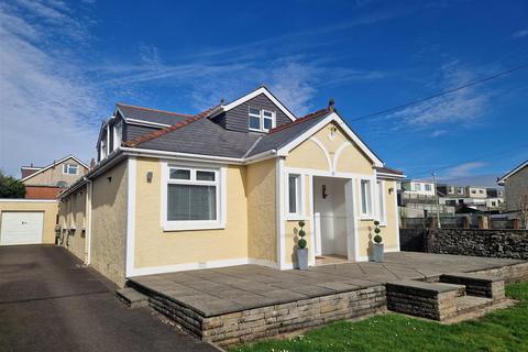 5 bed property, in West End Avenue, £650,000