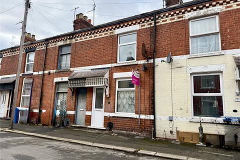 2 bed property, in Westbourne Avenue, £80,000
