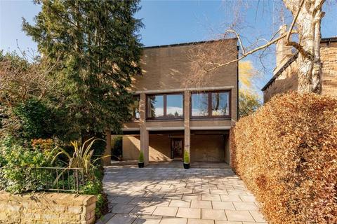 3 bed property, in 18A Queen's Crescent, £950,000