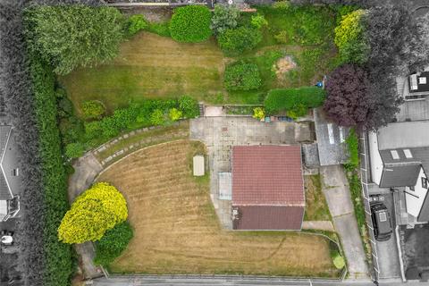 3 bed property, in Hollin Lane, £375,000