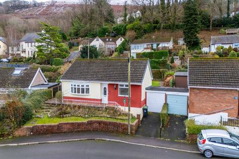 2 bed property, in Stephens Crescent, £290,000
