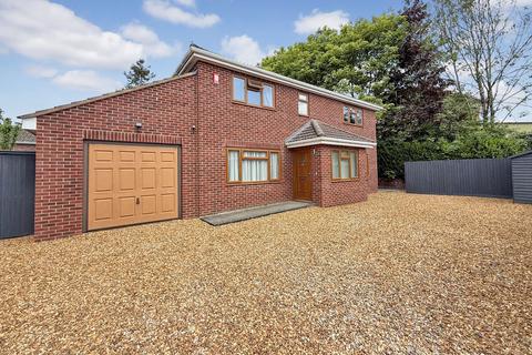 4 bed property, in Acacia Drive, £475,000