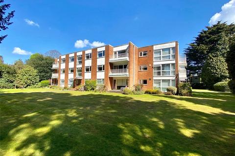 2 bed property, in Clarendon Road, £260,000