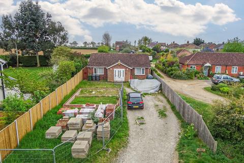 2 bed property, in School Hill, £350,000