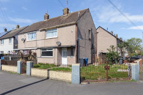 2 bed property, in Chatsworth Avenue, £105,000